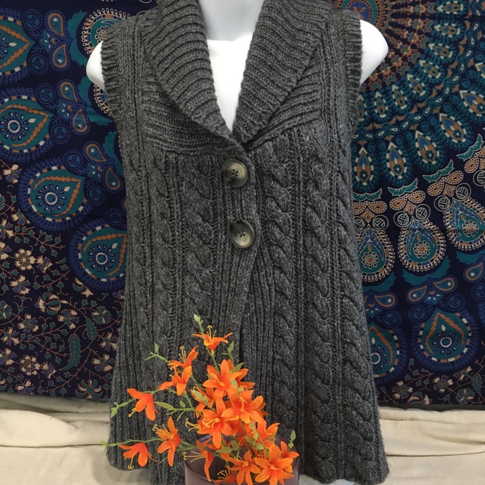 SALE!!! Eddie Bauer Gray Two-Button Cable Sweater Vest, Sz. Small - Picture 4 of 16